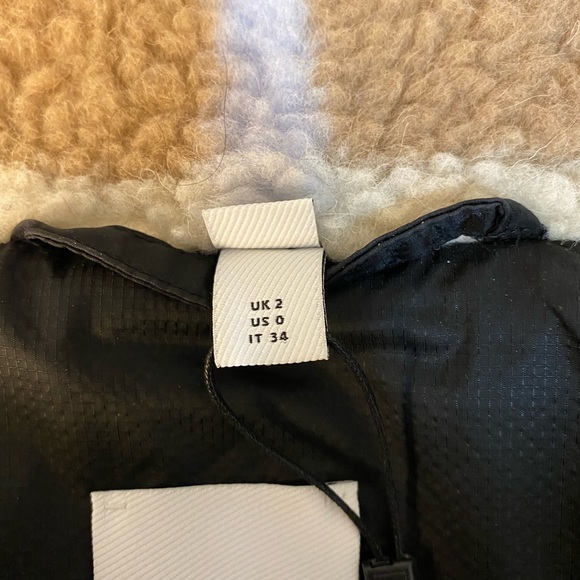 ❗️SOLD ❗️Authentic Burberry Sherpa Diamond Quilted bomber teddy/wool jacket - Picture 8 of 9